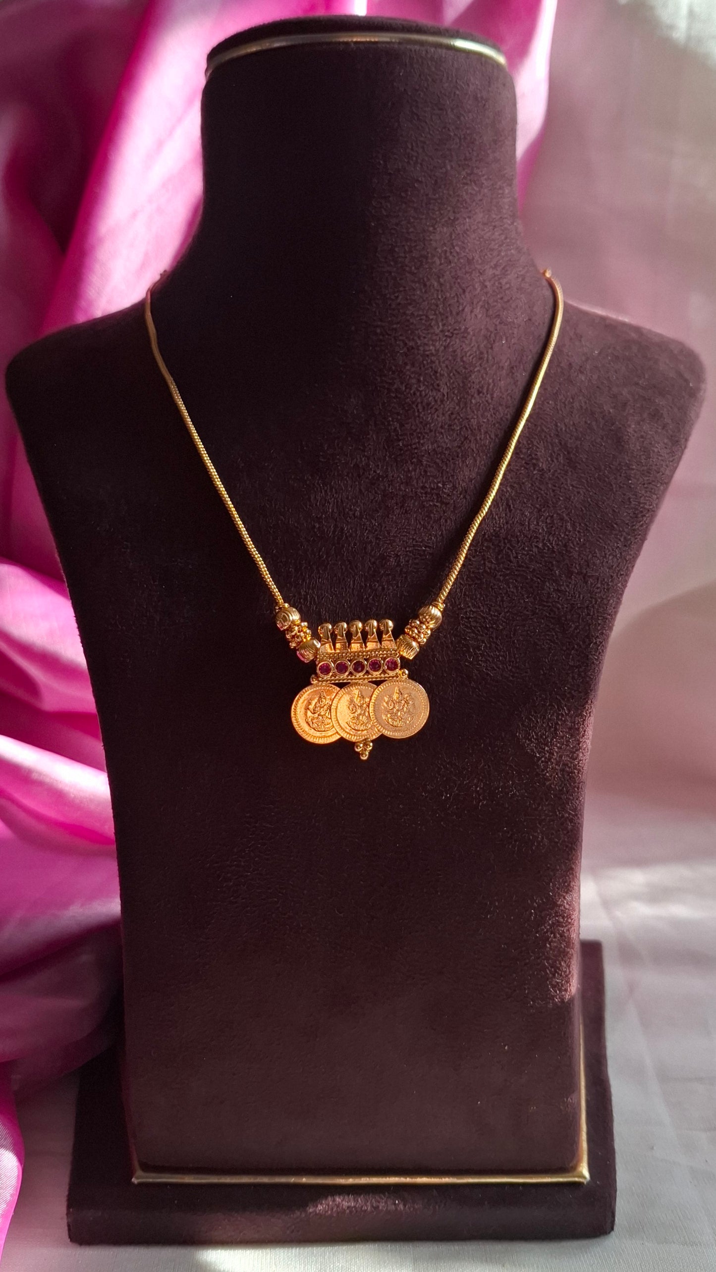 GOLD COIN NECKLACE E0254
