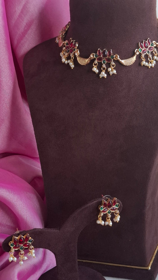 SHORT LOTUS NECKLACE & EARRINGS E0255