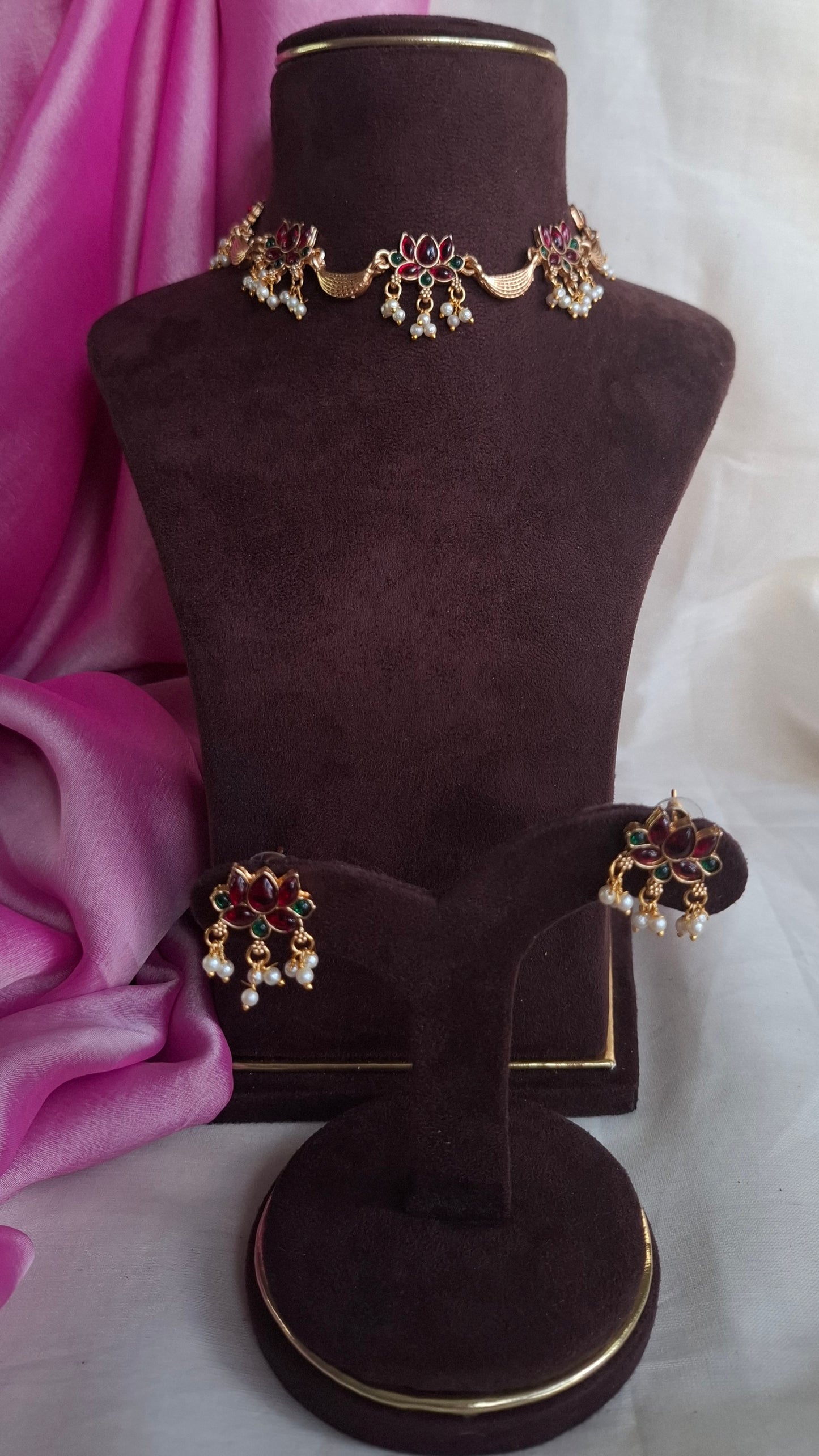 SHORT LOTUS NECKLACE & EARRINGS E0255