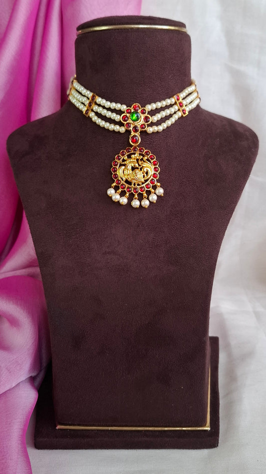 TRADITIONAL PEARL CHOKER E0256