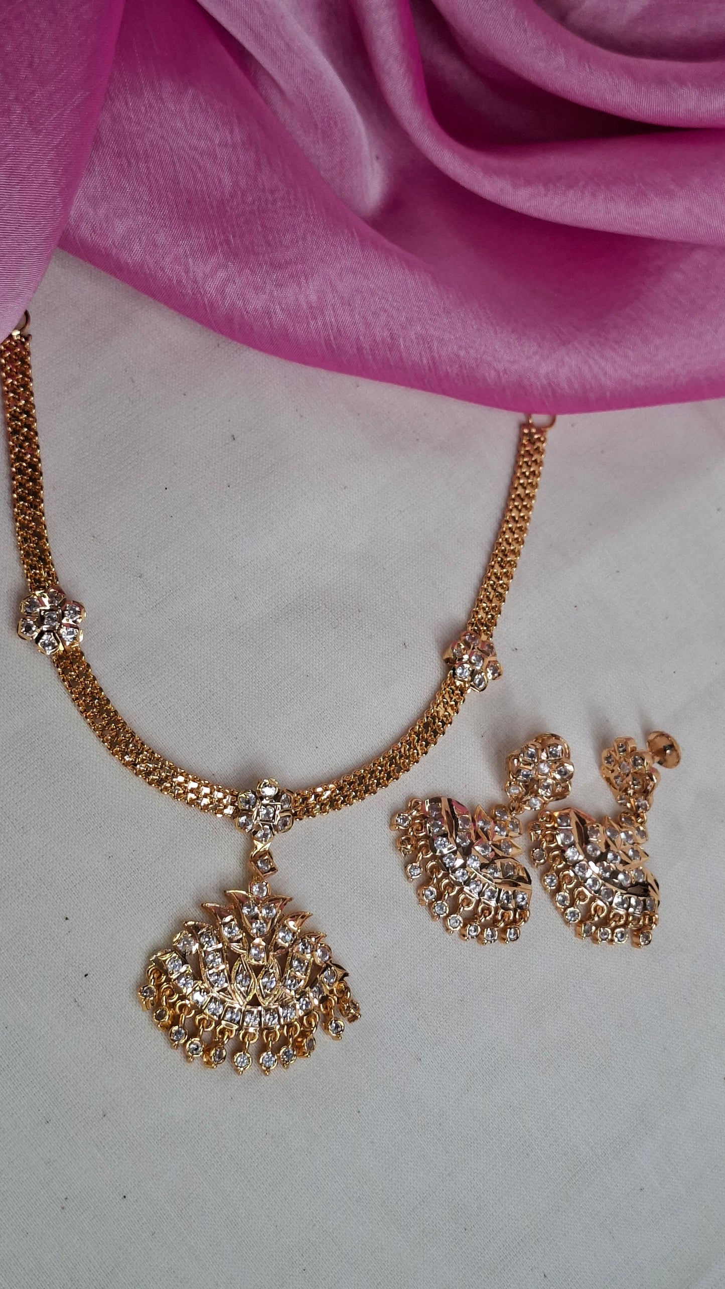 IMPON SHORT NECKLACE & EARRINGS E0165