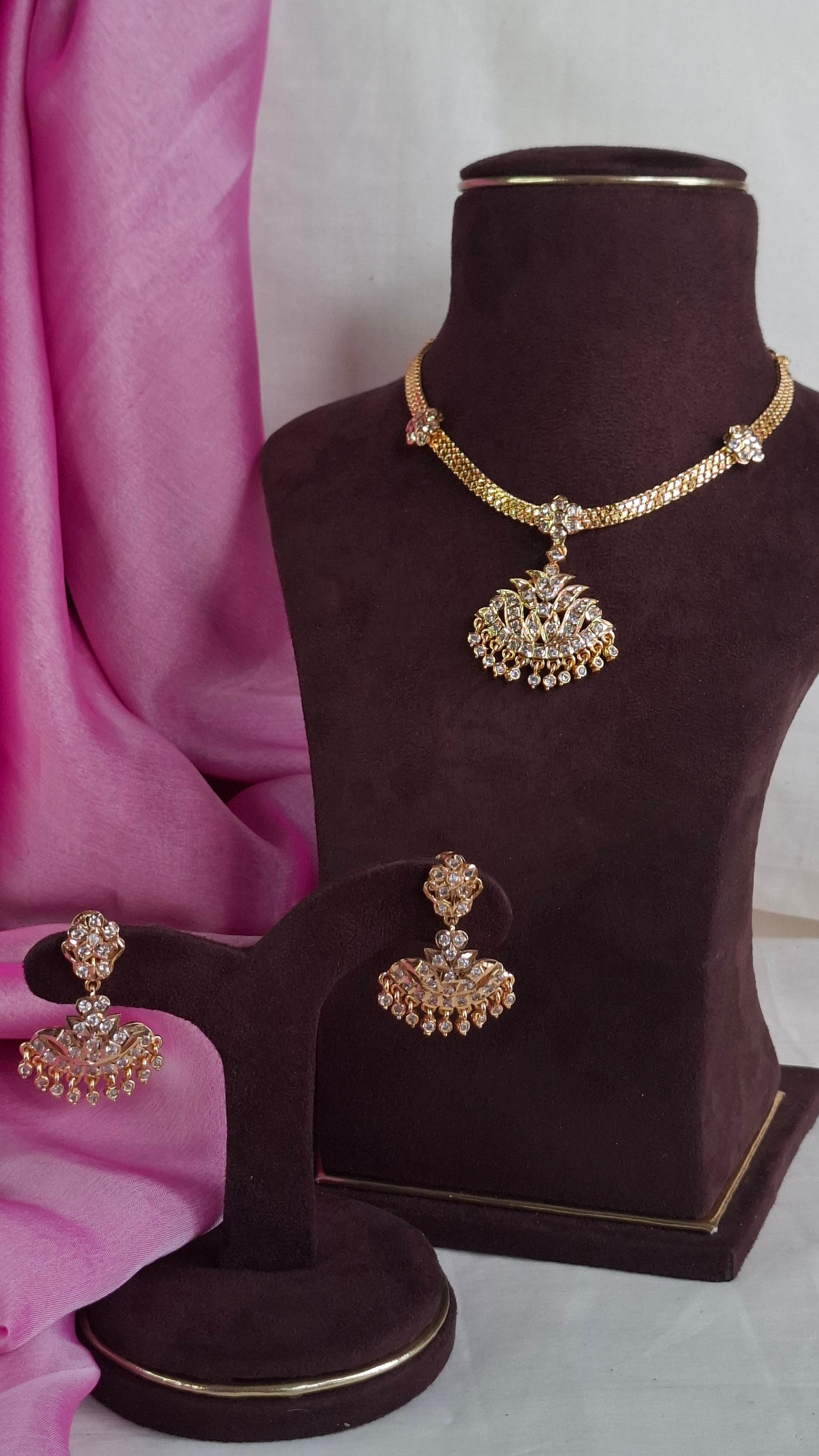 IMPON SHORT NECKLACE & EARRINGS E0165