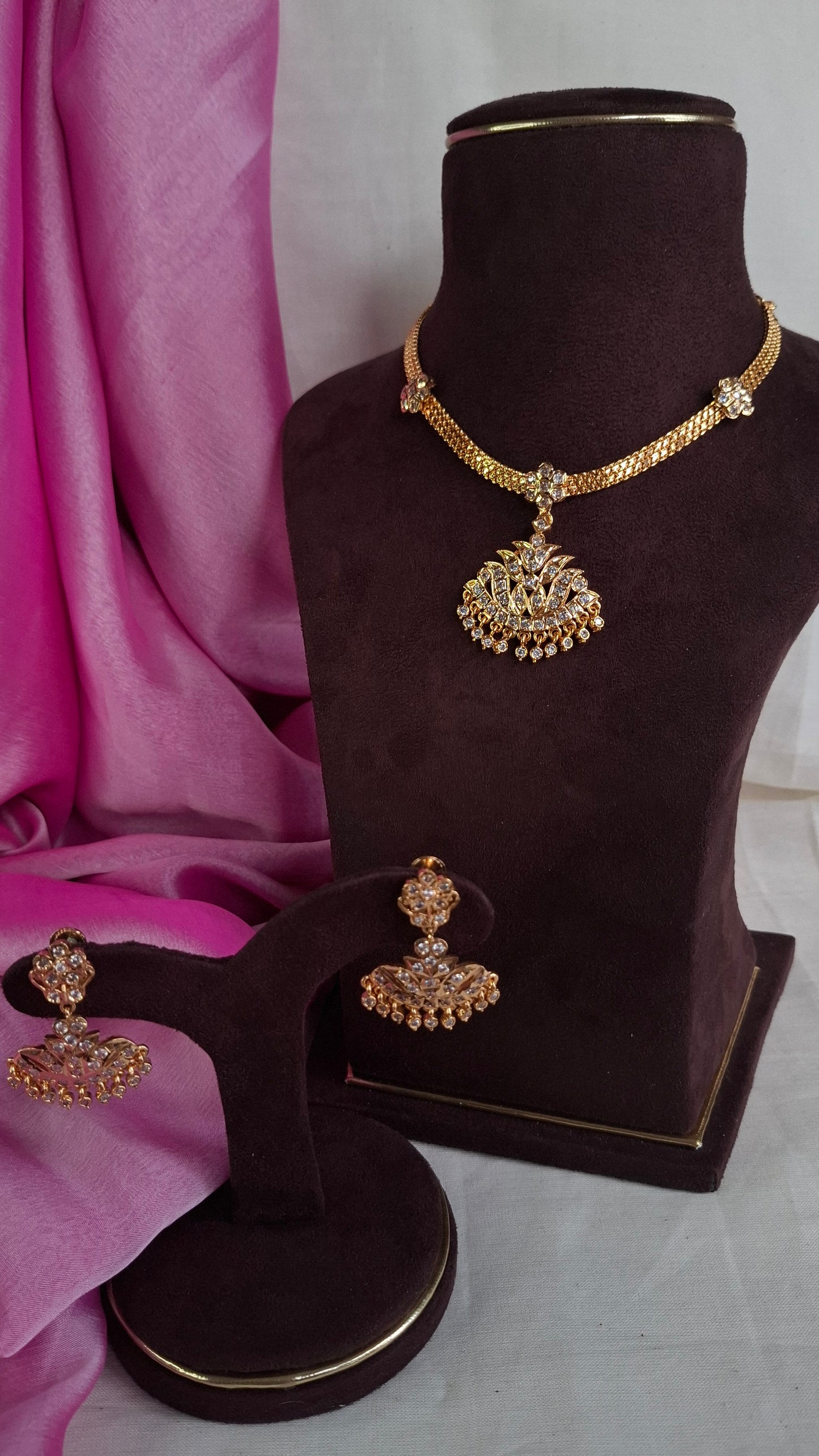 IMPON SHORT NECKLACE & EARRINGS E0165