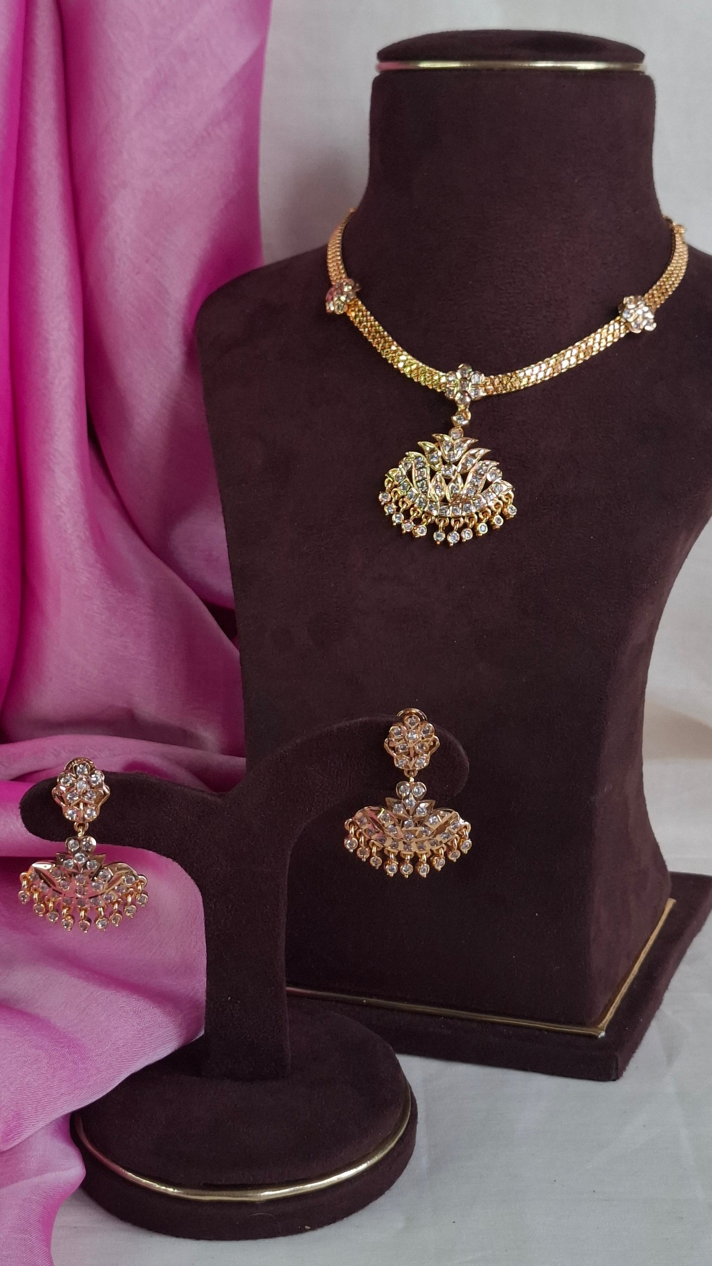 IMPON SHORT NECKLACE & EARRINGS E0165