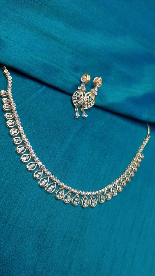 GOLD SHORT NECKLACE DB0095