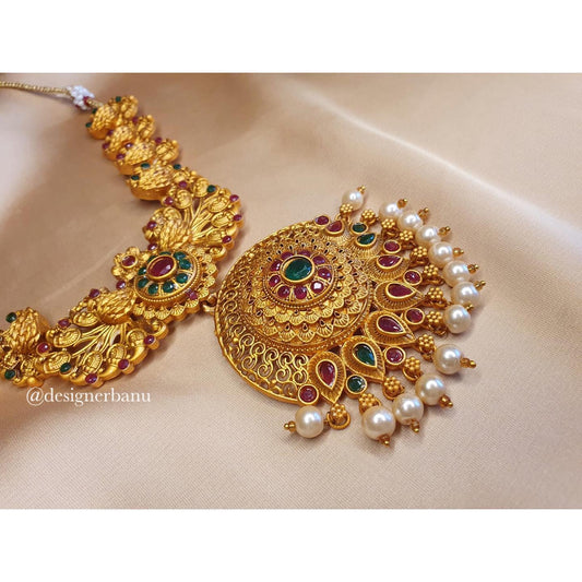 Matte finish short necklace & earrings