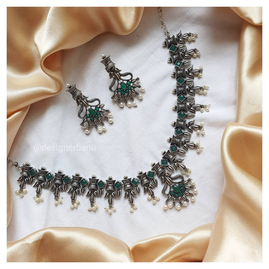Oxidized silver chocker & matching earrings in green