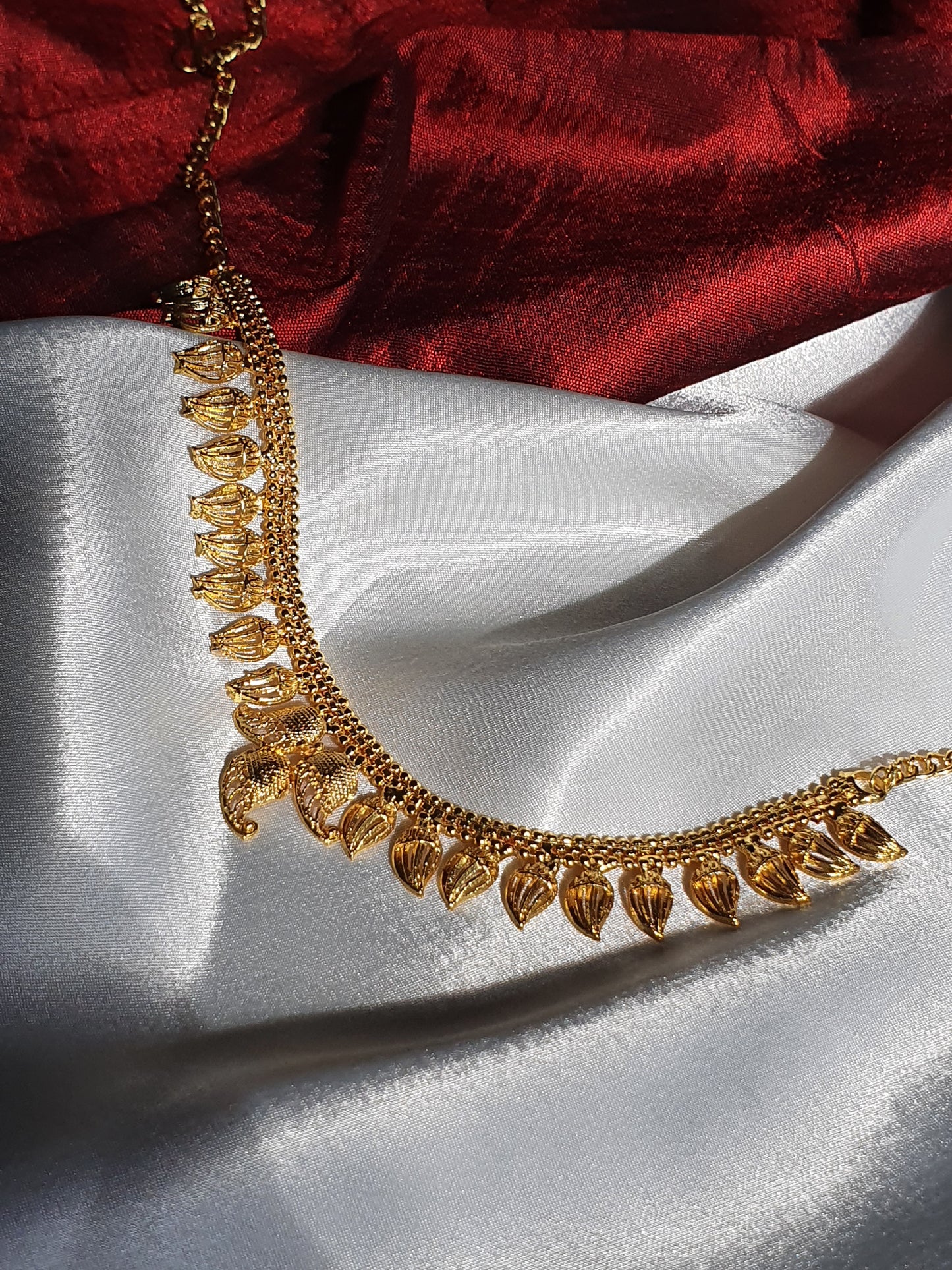 GOLD PLATED SHORT NECKLACE