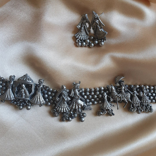 STORY TELLING SILVER CHOCKER