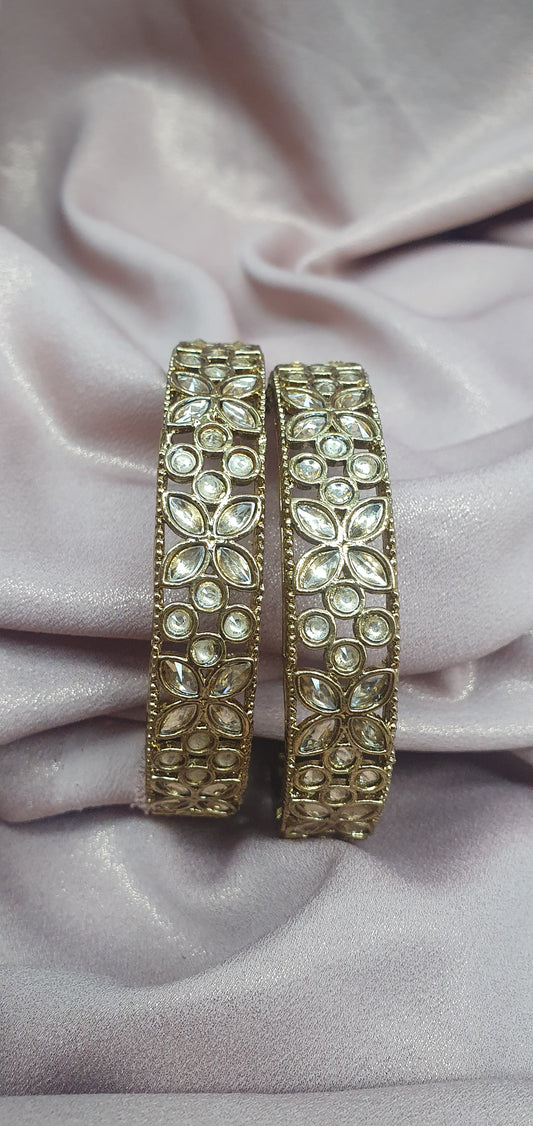WHITE FLOWER BANGLES