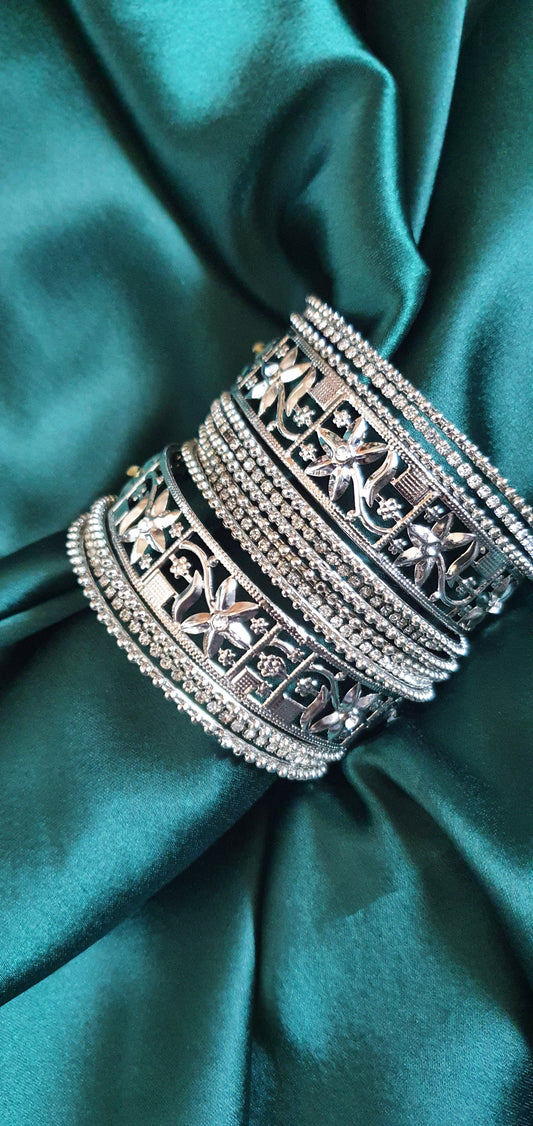 SILVER BANGLE SET (STONES)