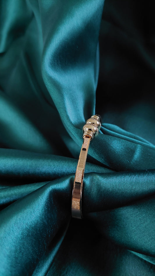 GOLD ADJUSTABLE BANGLE