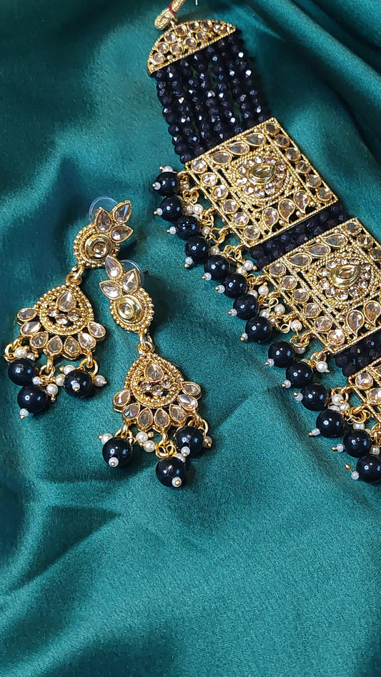 BLACK & GOLD CHOKER SET