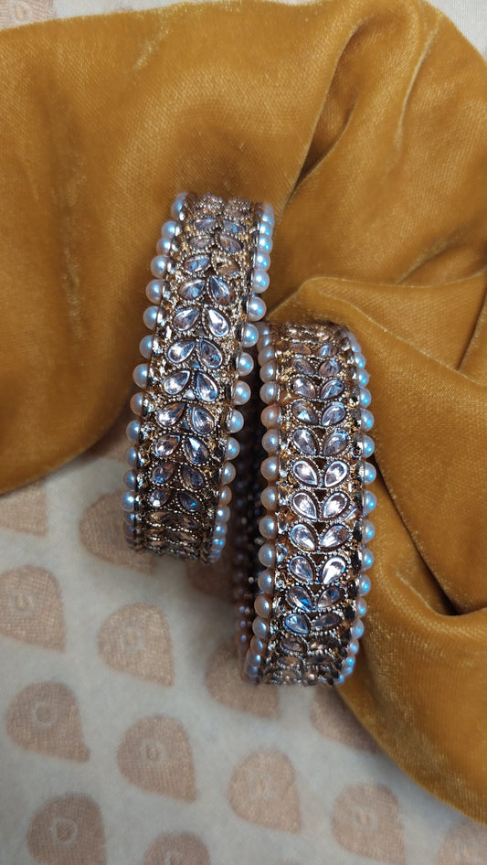 PAIR OF ANTIQUE GOLD BANGLES