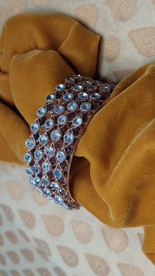 SET OF 4 GOLD WHITE & GOLD STONE BANGLES