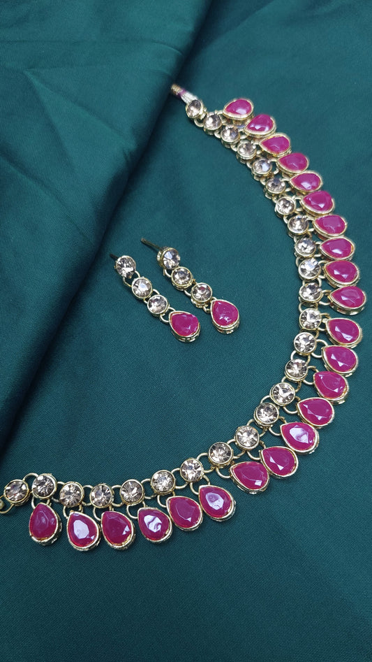 SIMPLE SHORT NECKLACE & EARRINGS